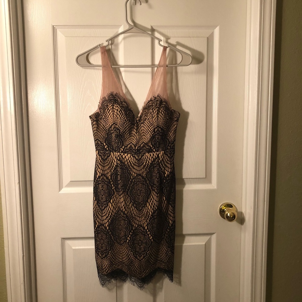 L’atiste by Amy tan and black dress